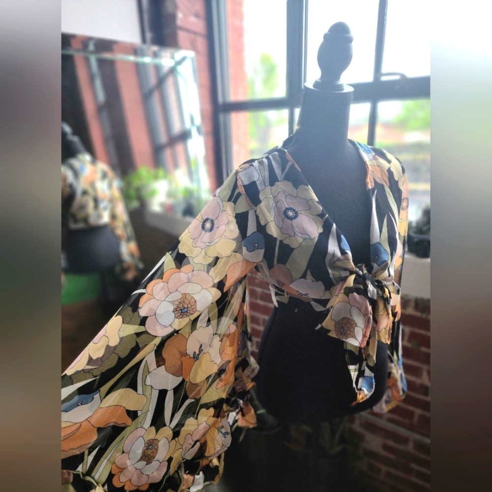 Floral, crop top, front tie, flowy sleeves, lulus